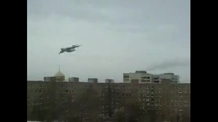 Самолет с проблем прелита ниско в Оренбург (град в Русия)