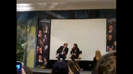 jackson rathbone imitates Rob Pattinson