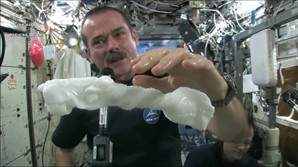 Техника на изстискване на мокра кърпа в космоса