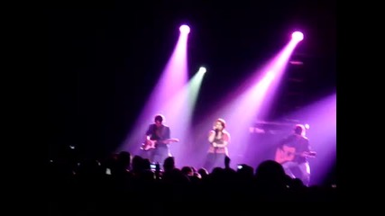 Kelly Clarkson Behind These Hazel Eyes Live Short Acoustic Version Manchester Apollo February 2010 