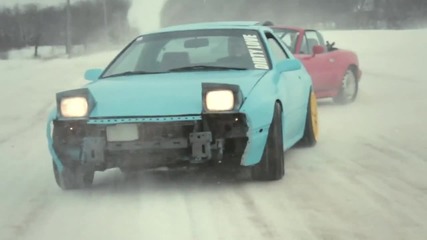 Mazda Rx-7 Fun in the Snow