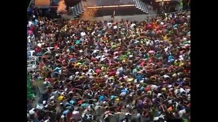 Един от най - големите Флаш Мобове с помощта на Опра - Flash Mob Dance 