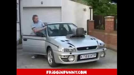 Кола засмуква жена !! смях 