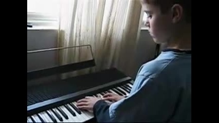 Justin playing Kate s song on the keyboards 