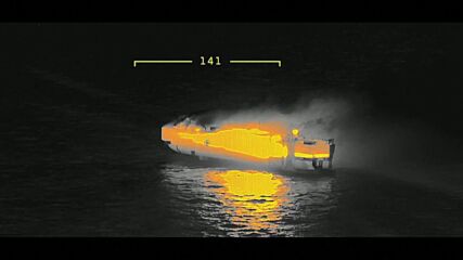 Електромобил предизвикал пожара на кораб с близо 3000 коли на борда