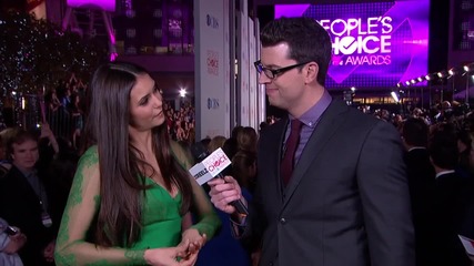 Нина говори за целувката между Деймън и Елена - Nina Dobrev on the Red Carpet