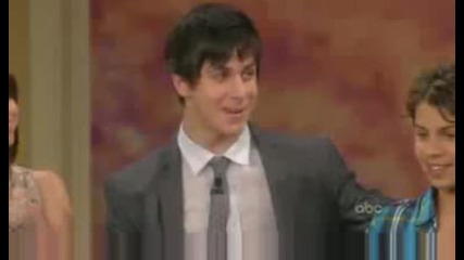 [hd] Selena Gomez, David Henrie & Jake T. Austin Interview On The View 08052009