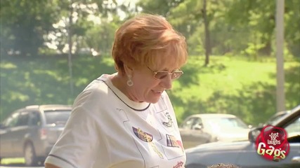 Да се топлиш с $100 банкноти - скрита камера