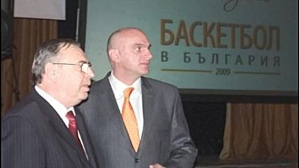 Испанец фаворит за селекционер на баскетболистките, има още два варианта