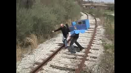 Влак прегазва мъж