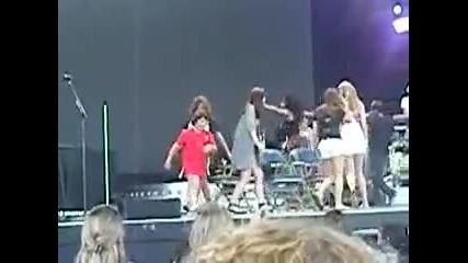 Nick Jonas playing Rockstar (world Tour 2010 Soundcheck) 