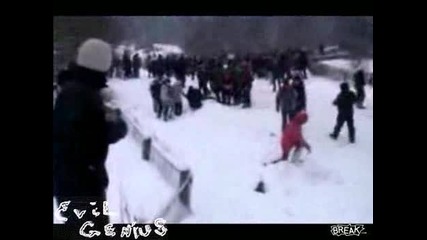 Рали Автомобил Блъска Човек С Голяма Скорост!