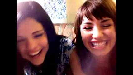 demi and selena Blooper :d :d :d :d :d :d