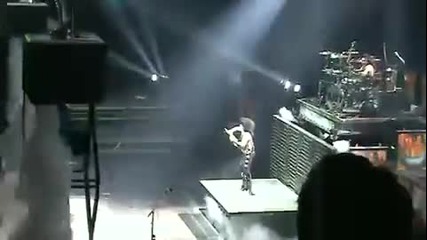 Kiss Seattle - Paul Stanley Smashes Guitar 