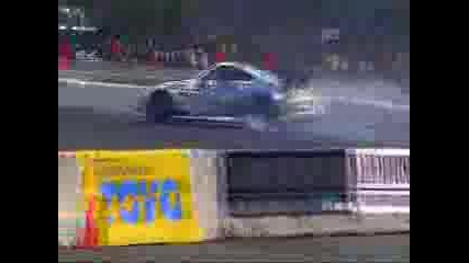 Drifting Nissan 350z
