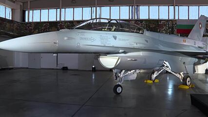 Aвиобазата в Граф Игнатиево посреща първия български изтребител F-16 Block 70