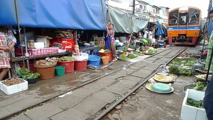 Железопътен пазар Maeklong - Тайланд