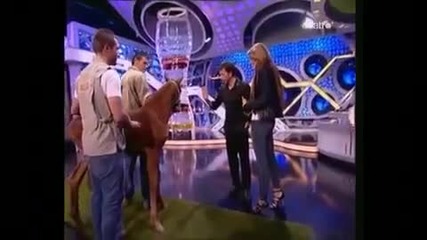 miley cyrus speak spanish in el hormiguero