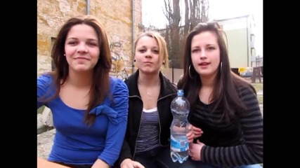 Girls making cinnamon challenge - www.uget.in