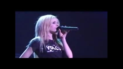 Avril Lavigne - Fall to Pieces live at Budokan 