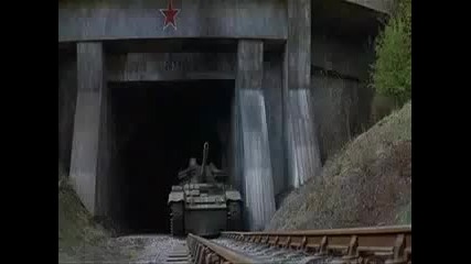 Жестоко! Влак Срещу Танк... Ужас !