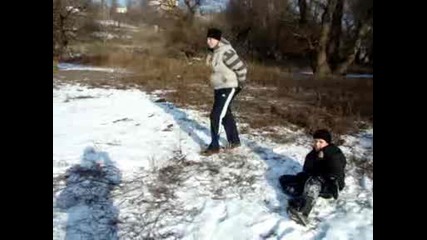Dvama Selqnduri Se Parzalqt S 4uvali