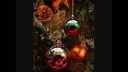Christina Aguilera - Christmas Song ( Holiday Remix) - Превод 