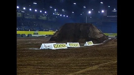 Джип прави Backflip 