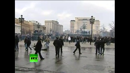 Москва - - Moscow football riots as outraged fans clash with police 