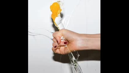 Yeah Yeah Yeahs - Dull Life - Album: Its Blitz (2009)