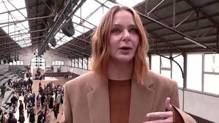 Коне и мода: Стела Маккартни с послание за дрехи без кожи на дефиле в Париж (ВИДЕО)