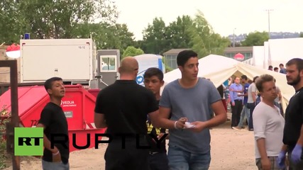 Germany: Migrants receive aid in Dresden as refugee numbers rise