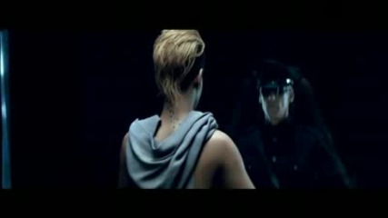 Rihanna - Russian Roulette