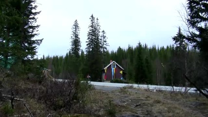 палавници си играят с динамит 