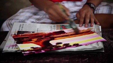 Уникално Дете уличен художник от Мианмар прави пейзажи