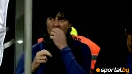 Вижте как Йоахим Льов си яде сополите по време на мач 