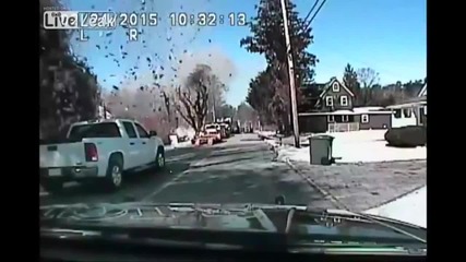 Камера в патрулка заснема взривяване на къща