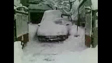 Изкарване на кола в снега