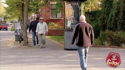 Готина шега с ръкостискане Смях !!! :д