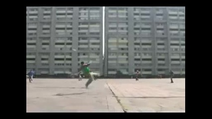 Youtube - Amazing Street Football Freestyle