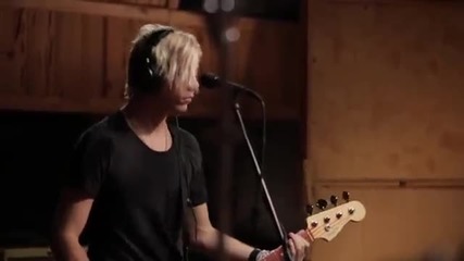 R5 - Easy Love Studio Session-live