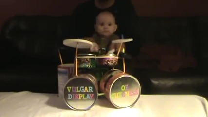 Бебе барабанист забива яко