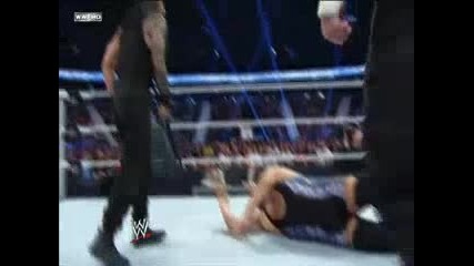 The Shield нападат и пребиват Big Show - Wwe Разбиване 13.9.2013г.