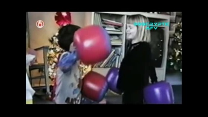8 минути само смях