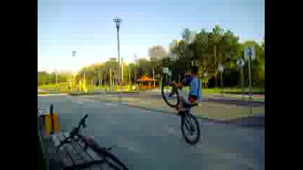Жулиен фърка на задна гума