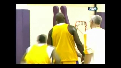Kobe dunks over Shaq in practice 