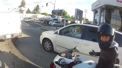 Нахален шофьор пребива моторист на пътя