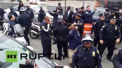 USA: Police MANHANDLE protesters during NYC anti-police brutality demo
