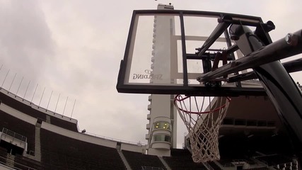 Световен рекорд за отбелязване на кош от Olympic Tower.