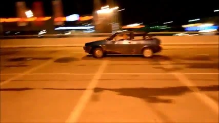 Drifting - how not to do it. Идиот аварии автомобиль в пустую автостоянку